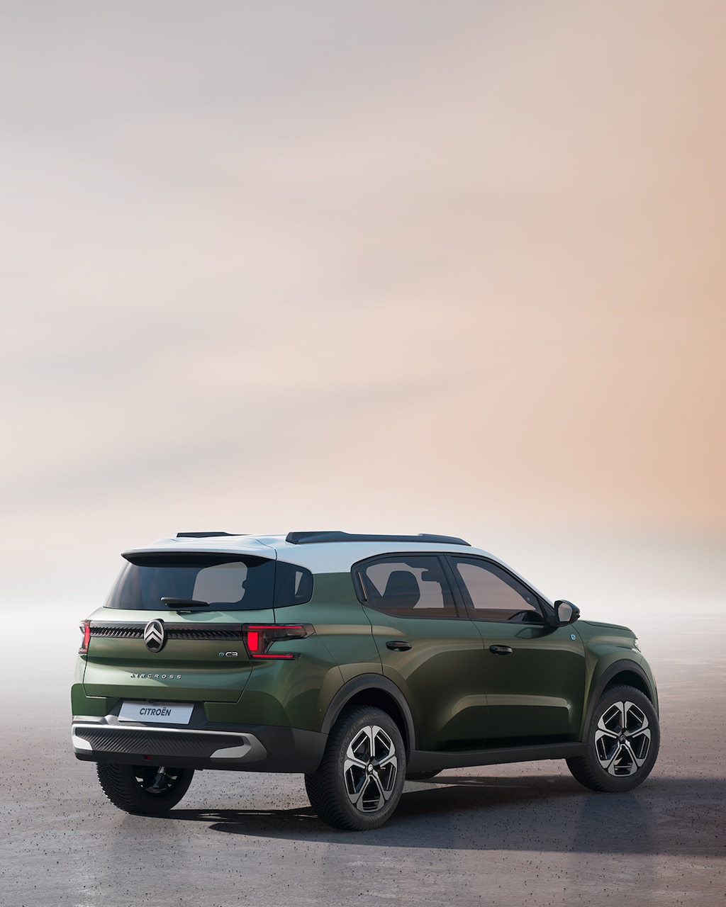 Citroën C5 Aircross Hybride rechargeable roulant sur un chemin